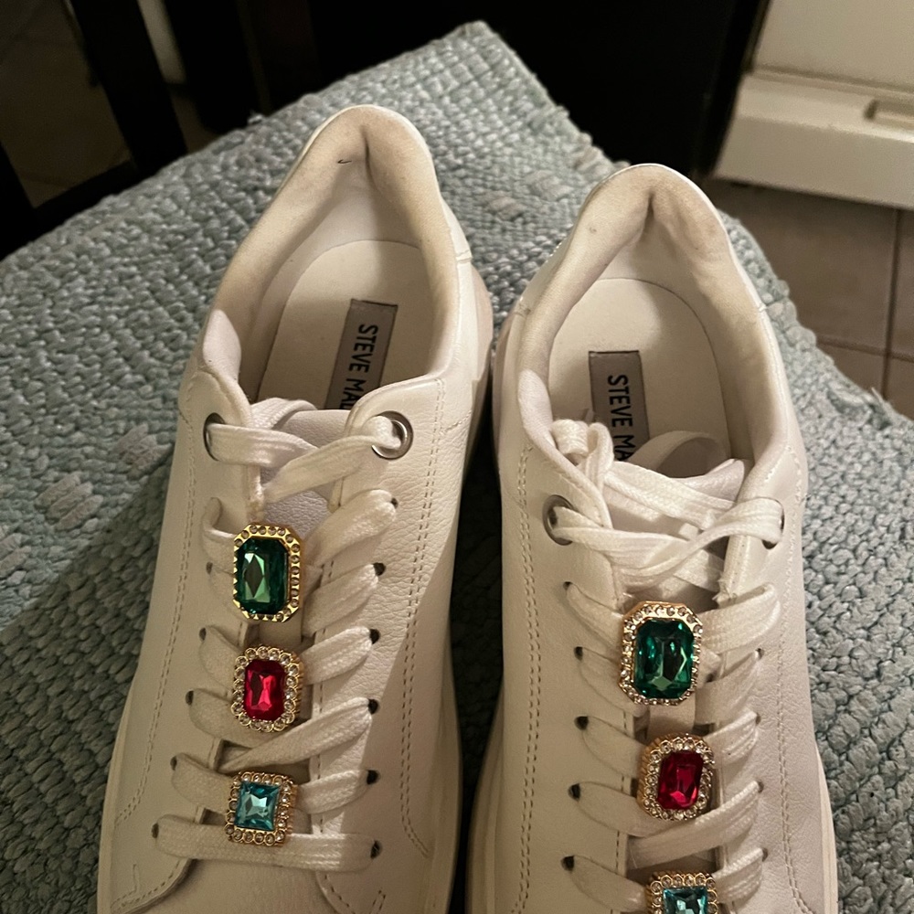 Steve Madden white sneakers . - Picture 5 of 13